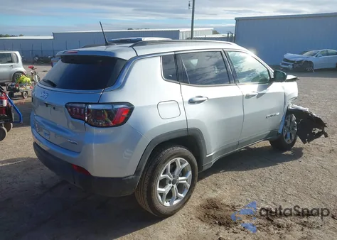 2025 Jeep Compass Latitude 4X4 z USA, uszkodzony, nr VIN 3C4NJDBN3ST529662